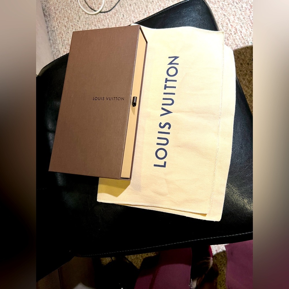 LONG WALLET Box  Louis Vuitton storage box and dust bag bundle